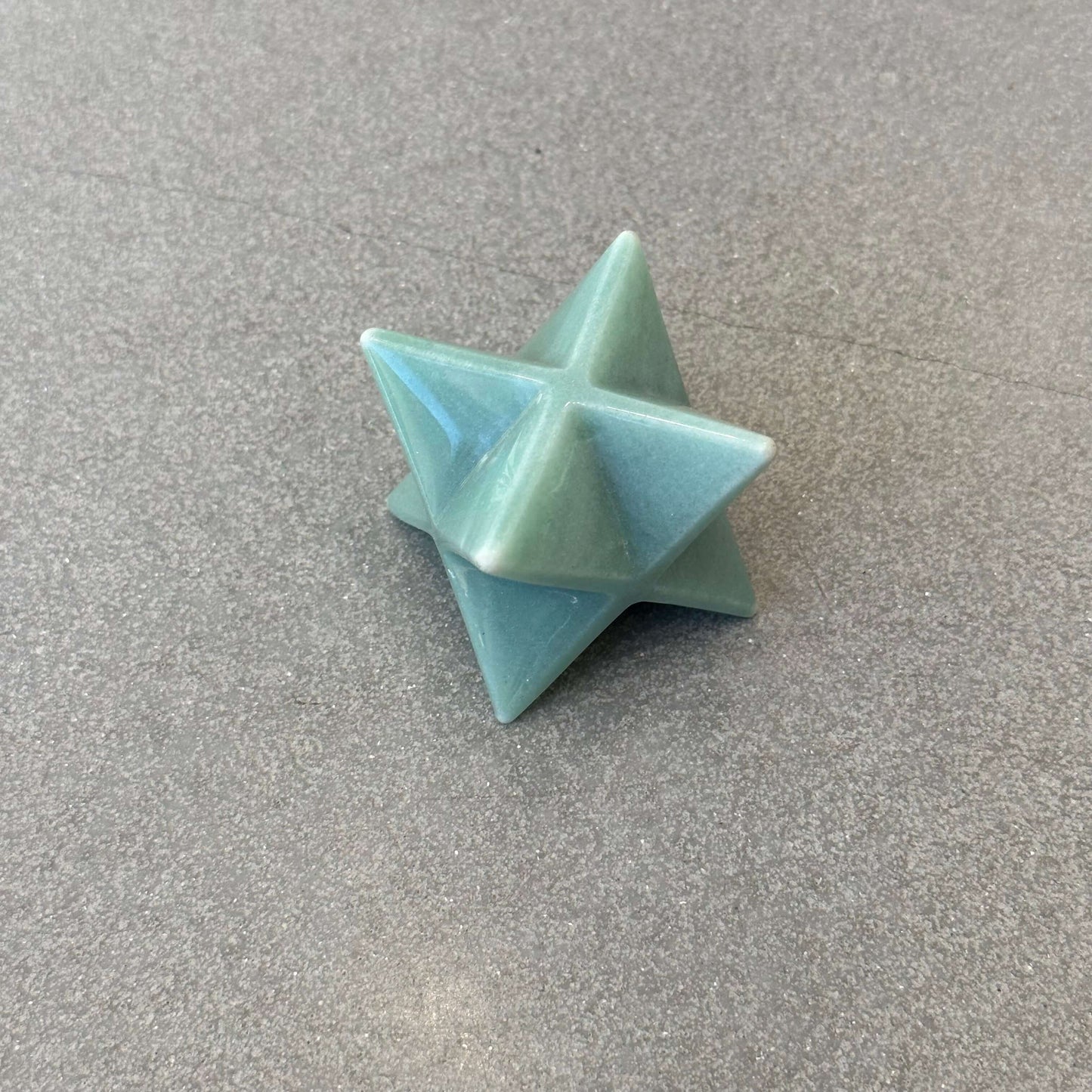 Green Aventurine Merkaba crystal, 129g, promotes healing and balance of energies, ideal for compassion and understanding.