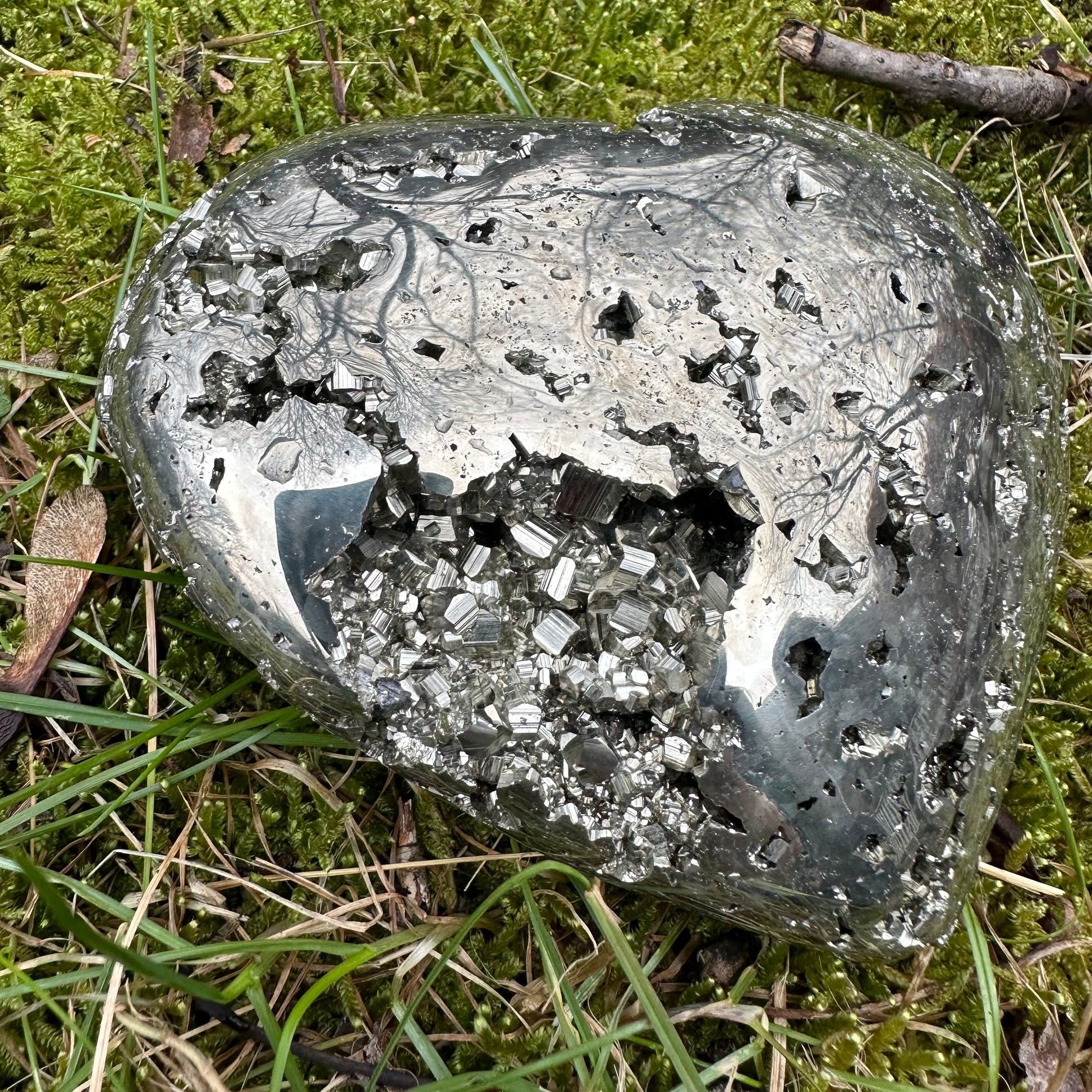 Pyrite Heart 732g