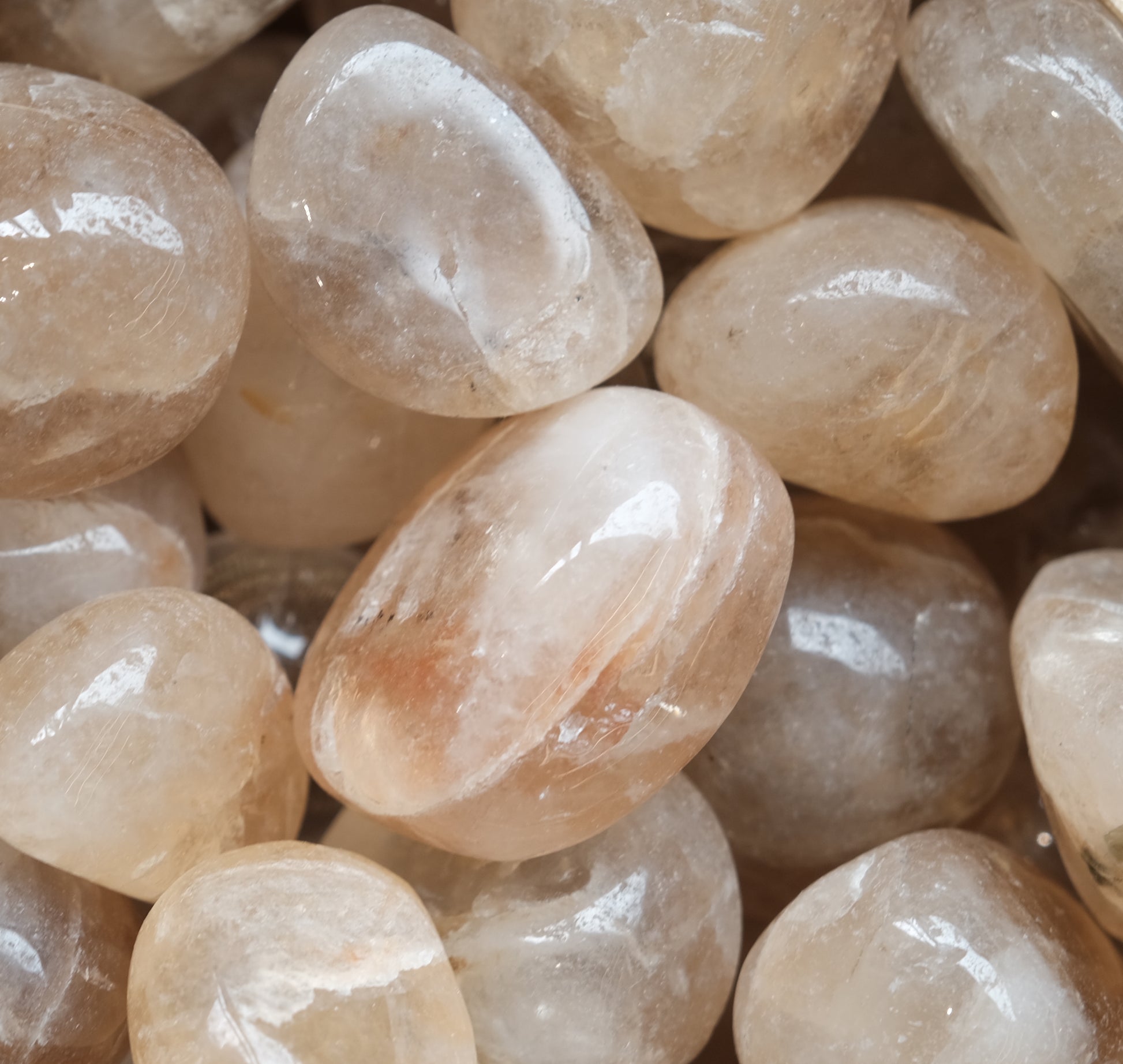 Natural topaz tumble stones 15-40 MM for healing, promoting love, good fortune, relaxation, and truth enhancement.