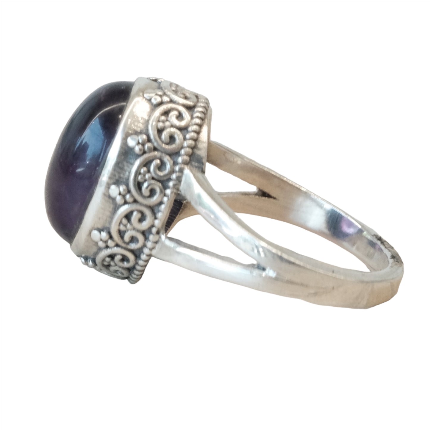 Amethyst oval sterling silver ring size 7 with intricate band design, known for stress relief and spiritual benefits.