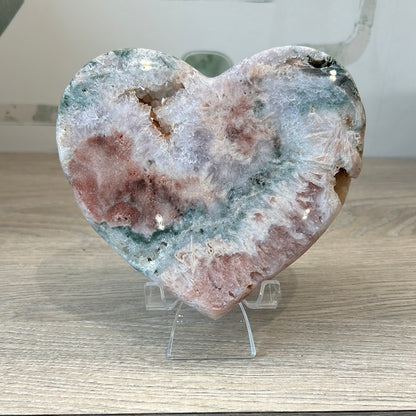 Pink amethyst heart crystal weighing 778g, offering calming energy and spiritual healing, ideal for meditation and yoga practices.