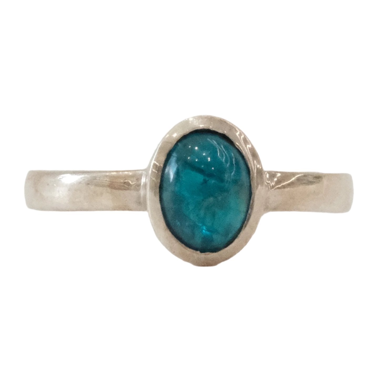 Apatite sterling silver ring size 9 with blue gemstone, aids meditation and motivation, supports bone health and metabolism.