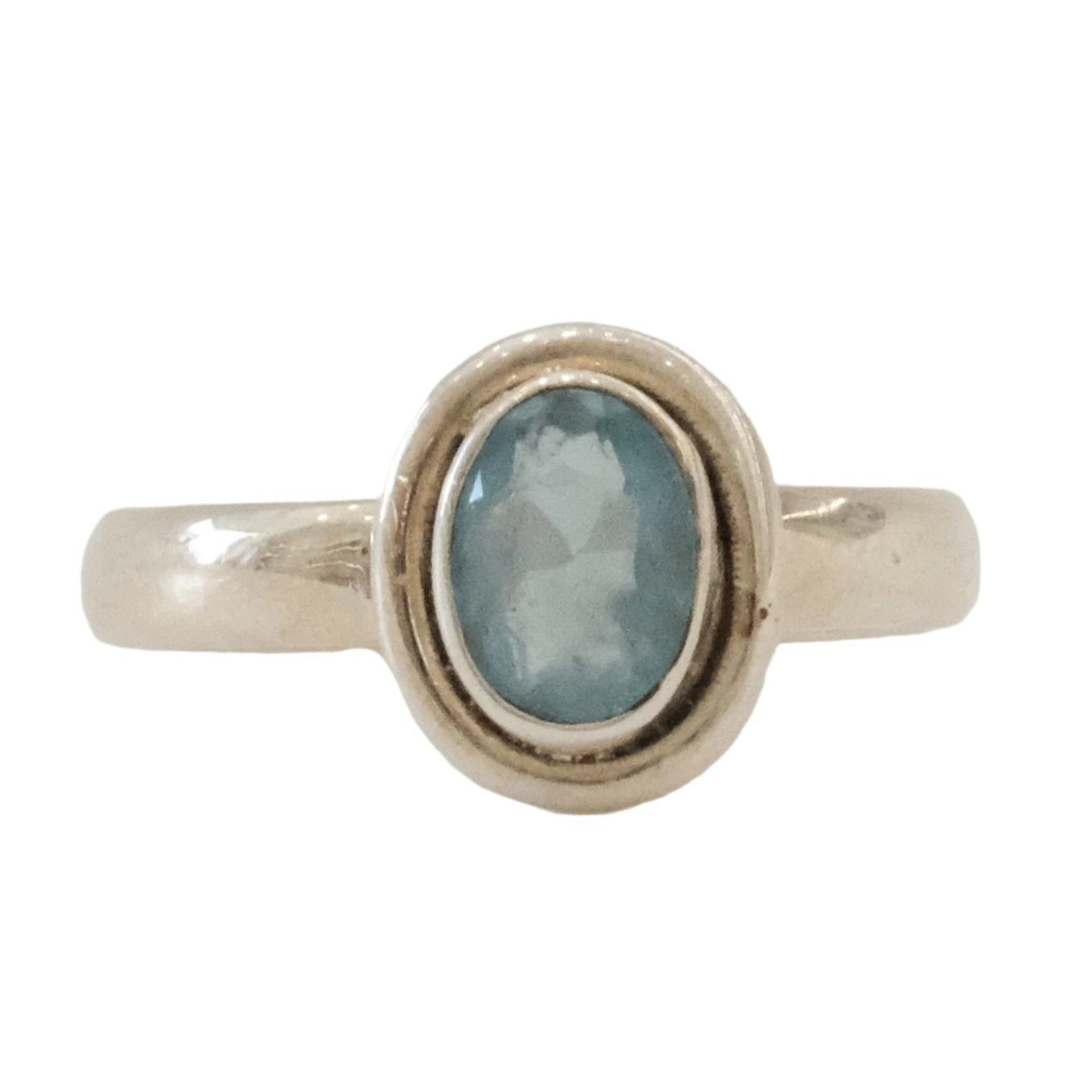 Aquamarine oval sterling silver ring size 6, promoting courage and calmness, beneficial for stress reduction and mental clarity.