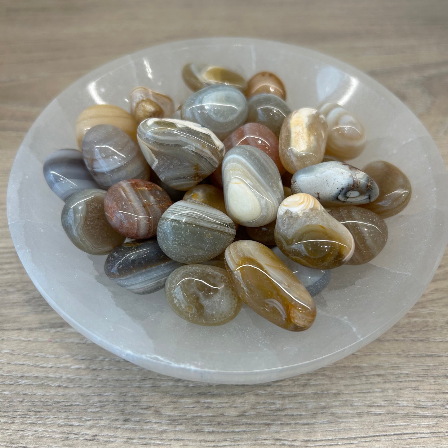 Banded Agate Tumbled Stone 15-30 MM