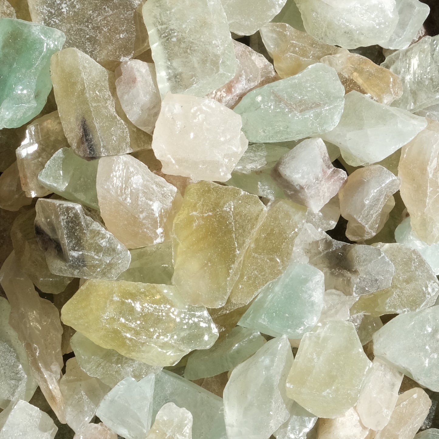 Raw green calcite stones promoting mental balance and new ideas. Ideal for children and reducing anger. Suitable for heart energy work.