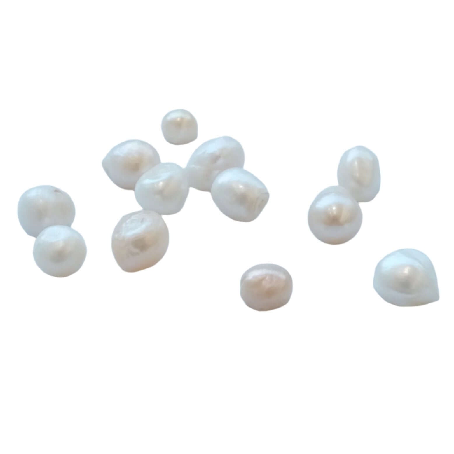 Loose white pearls 10-17mm showcasing purity, trustworthiness, and femininity.